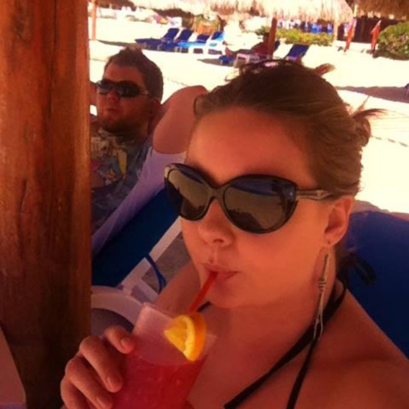 Meet your Posher,  JJ - Picture 3 of 5